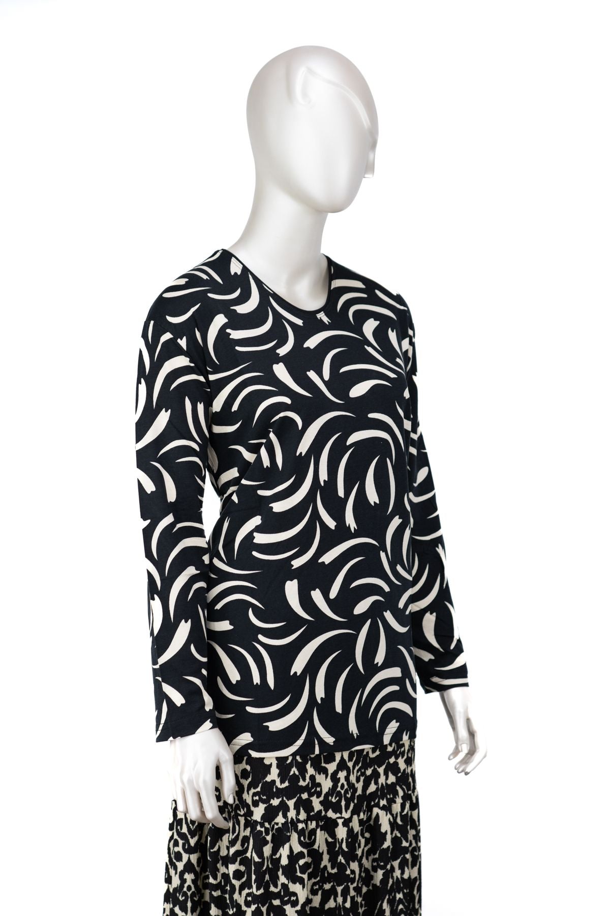 Kadın Turlu Viskon Penye Kumaş Anne Bluz Yasemen Desenli Uzun Kollu Tam Kalıp Likralı